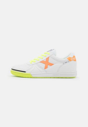 G3 PROFIT - Indoor football boots - white/orange/flour yellow