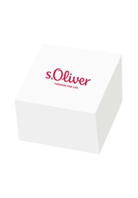 White rectangular box featuring the red logo "s.Oliver" and the phrase "FASHION FOR LIFE" on the top. Smooth, glossy finish.
