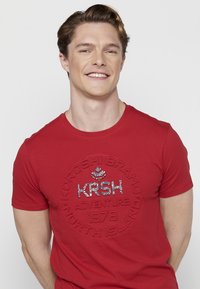 Koroshi SHORT SLEEVE - Apdrukāts T-krekls - rojo red