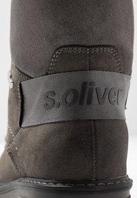 s.Oliver Botki sznurowane
