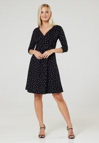 Chelsea Clark FLARED MATERNITY 3/4 SLEEVES - Džersejové šaty - black/white