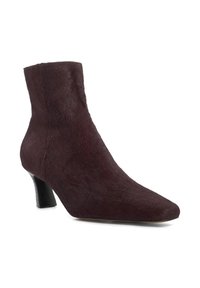 Burgundy ankle boot made of soft, textured material, featuring a pointed toe and a mid-height block heel.
