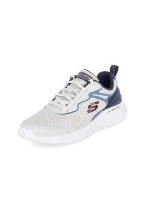 Białe siateczkowe sneakersy z granatowymi akcentami, posiadające wyściełaną podeszwę, sznurowany design oraz wyraźne logo z boku. Idealne do lekkiego użytkowania.