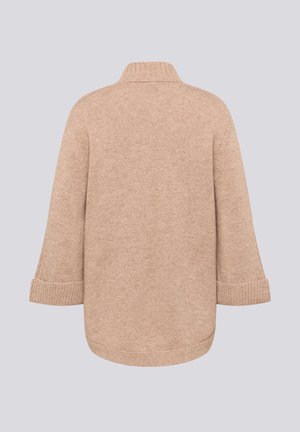 Beiger Strickpullover mit hohem Kragen, Dreiviertelärmeln und lockerer Passform. Die Oberfläche ist glatt mit einem dezenten Muster.