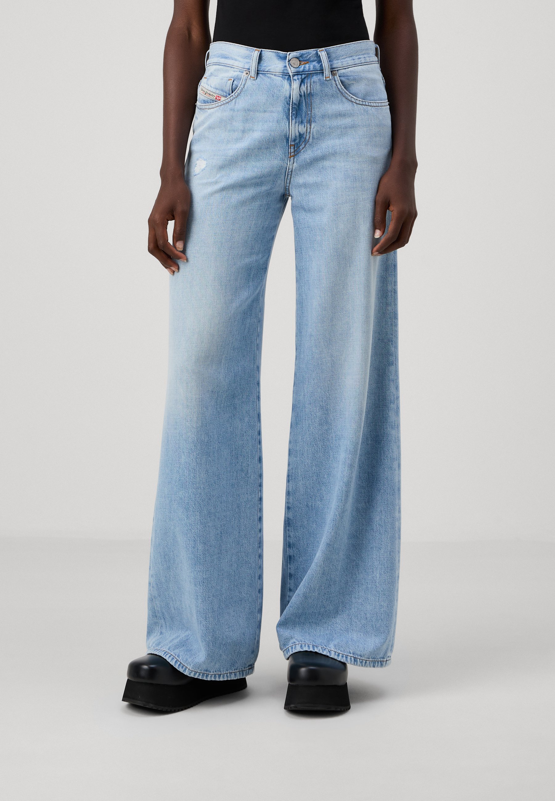 Diesel 1978 D-AKEMI - Flared Jeans - 01/blue denim - Zalando.de