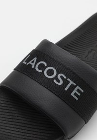 Lacoste - CROCO SLIDE - Muiltjes - black - 5