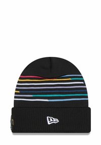 Schwarze Strickmütze mit einem mehrfarbigen gestreiften Muster an der Oberseite und einem einfarbigen schwarzen gerippten Saum. Mit einem weißen gestickten Logo an der Seite.