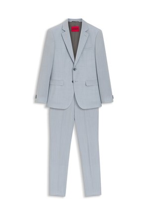 Lichtgrijs tweedelig pak met een blazer met inkeping, voorzien van twee knopen, en bijpassende recht gesneden broek.