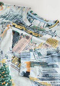 Cotton T-shirt featuring a New York cityscape print. Colors include grey, yellow, green, and orange. Designed with a crew neckline and patch pocket.