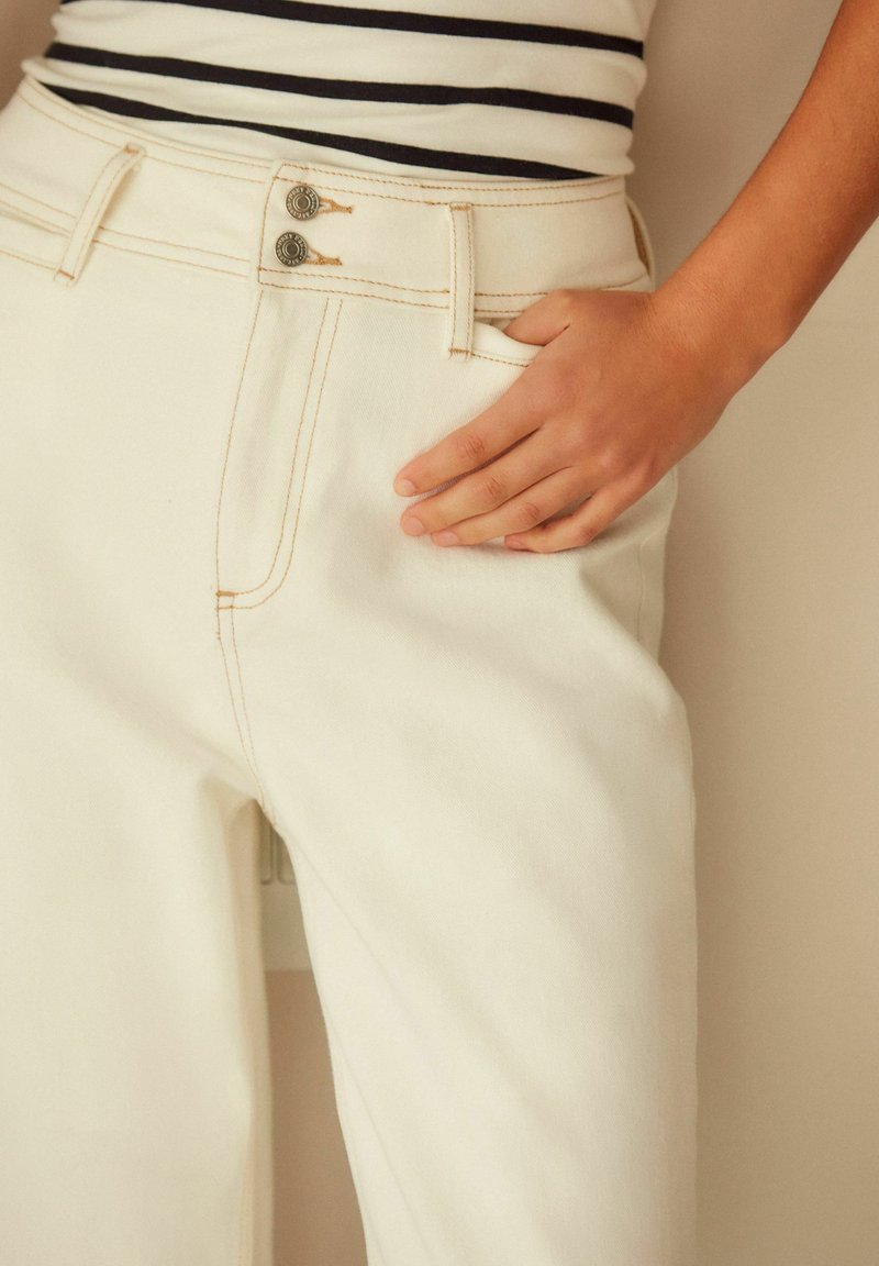 Next Vaqueros a campana - ecru white
