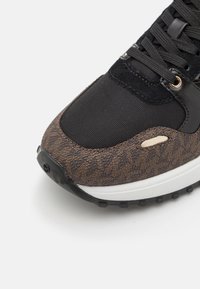 MICHAEL Michael Kors THEO TRAINER - Joggesko - black
