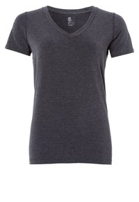 T-shirt gris à col en V fabriqué en tissu mélange de coton. Manches courtes, texture lisse, sans motifs ni ornements visibles.