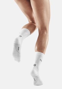 CEP COMPRESSION ULTRALIGHT MID CUT  - Sportsocken - white