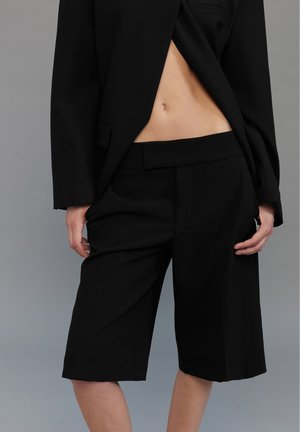 PULL&BEAR, DARTED - SMART BERMUDA SHORTS - Short - black