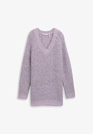 Pull en maille violet clair avec un col en V, des manches longues et un ourlet côtelé. La texture est douce, avec un mélange subtil de couleurs.