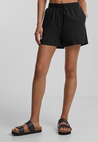 Urban Classics SEERSUCKER  - Šortai - black