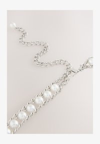 Non sélectionné, silver tone pearl bead