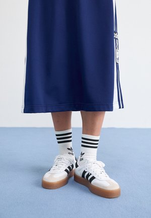 Sneakers - white