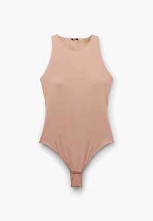 Nackter ärmelloser Bodysuit mit Rundhalsausschnitt, glatter Textur und einer Tanga-Cut-Optik; verfügt über einen Druckknopfverschluss am unteren Ende.
