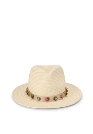 Beżowy, szerokokrągły kapelusz z tkaniny z piaskowym paskiem ozdobionym kolorowymi, okrągłymi i słonecznymi metalowymi ćwiekami.