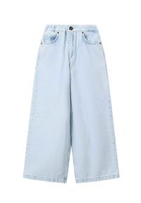 Pantalons en denim bleu clair à jambe large avec une taille élastique, poches avant et fermeture à bouton. Texture lisse avec un design décontracté.