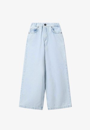Pantalons en denim bleu clair à jambe large avec une taille élastique, poches avant et fermeture à bouton. Texture lisse avec un design décontracté.