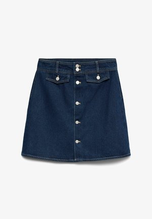 Temno modra jeans krilo s sprednjo zapiralno zaponko na gumbe, dvema sprednjima žepoma s poklopci na gumbe in zankami za pas ob pasu.