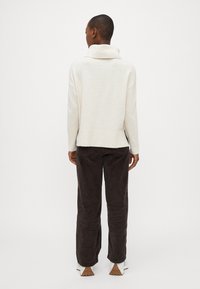 Vero Moda Petite VMDOFFY COWLNECK - Pulover - birch melange