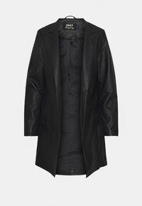 Blazer de cuero sintético negro con un diseño entallado, mangas largas y cierre de un solo botón. Textura suave y cuello con solapa.