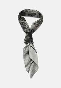Foulard in seta con motivo a serpente nero e grigio, forma triangolare, texture liscia, con un nodo al centro e estremità appuntite.