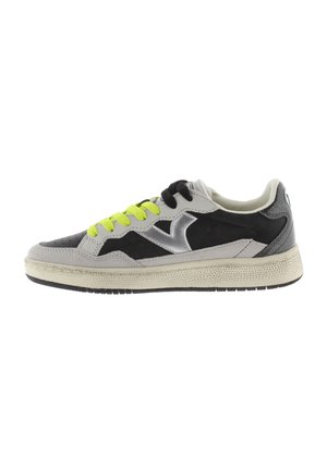 VICTORIA Baskets basses - black