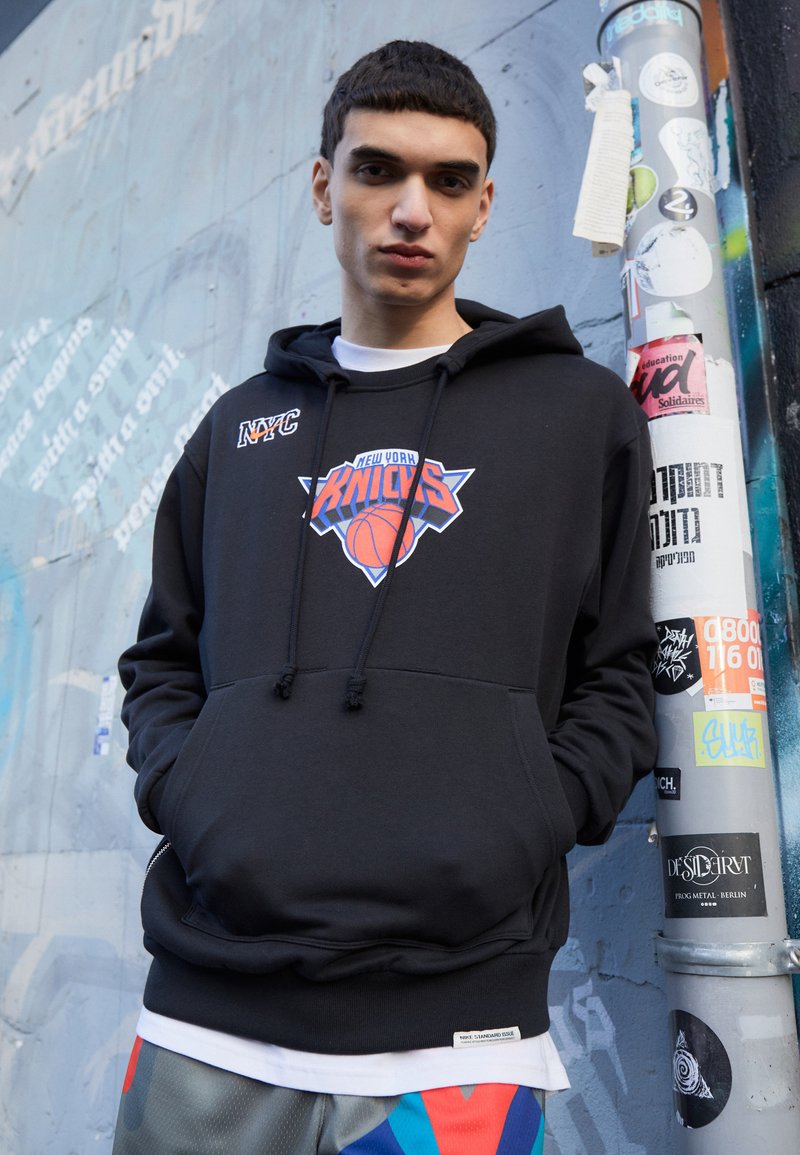 Nike Performance - NBA NEW YORK KNICKS CITY EDITION HOODIE - Klubové oblečení - black, Zvětšit