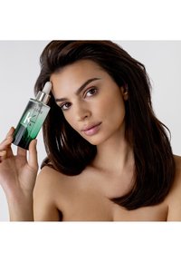 KÉRASTASE SPECIFIQUE SERUM POTENTIALISTE UNIVERSAL DEFENSE SERUM FOR UNBALANCED SCALPS - Soin des cheveux