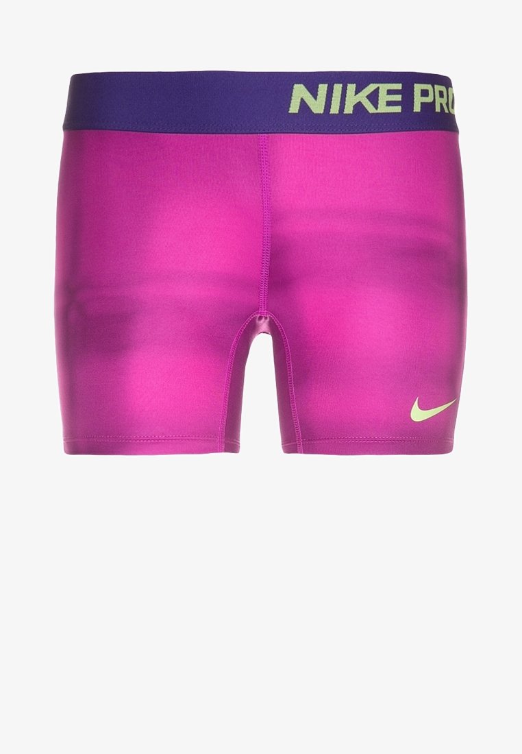 Nike Pro compressie shorts in helderroze met een paarse tailleband. Bevat een klein groen Nike-logo en heeft een strakke, gladde textuur.
