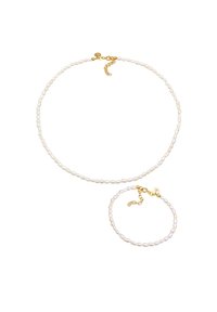 Perlenkette und Armband-Set mit kleinen, unregelmäßig geformten weißen Perlen, einem goldenen Verschluss und verstellbarer Kettendetails.