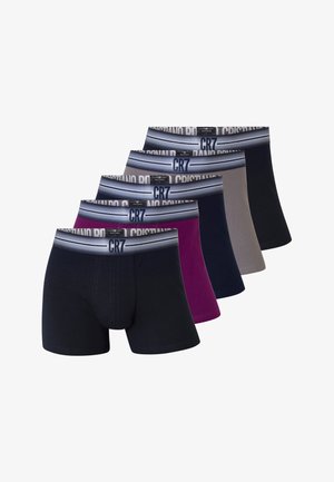Marineblaue Boxerbriefs mit einem grauen elastischen Bund, der das "CR7"-Logo zeigt. Glatte Textur, enganliegendes Design, mittellange Beinlängen.