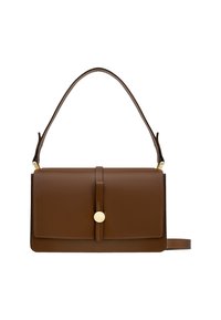 Borsa a tracolla in pelle marrone con chiusura a patta, dotata di un accento in oro, manico superiore e tracolla staccabile. Texture liscia, forma rettangolare.
