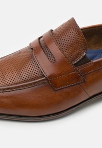 Thumbnail Image 9