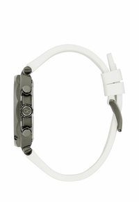 Orologio con quadrante rettangolare argento, pulsanti neri e cinturino in silicone bianco liscio, caratterizzato da un design elegante e un sottile dettaglio del logo.