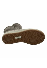 Grau Wildleder Stiefel bis zum Knöchel mit einer geriffelten Gummisohle, featuring einer strukturierten Oberfläche und einem leichten Absatz, auf dem das Markenlabel "JOSEF SEIBEL" zu sehen ist.