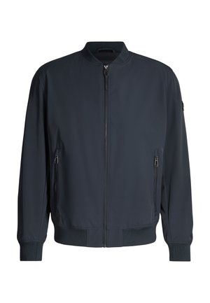 Granatowa bomberka z przednim zamkiem błyskawicznym, ściągaczem przy kołnierzu, mankietach i dolnym brzegu oraz dwoma zamykanymi na zamek bocznymi kieszeniami.