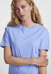 Pieces PCRIA SOLID TEE - Navadna majica - vista blue