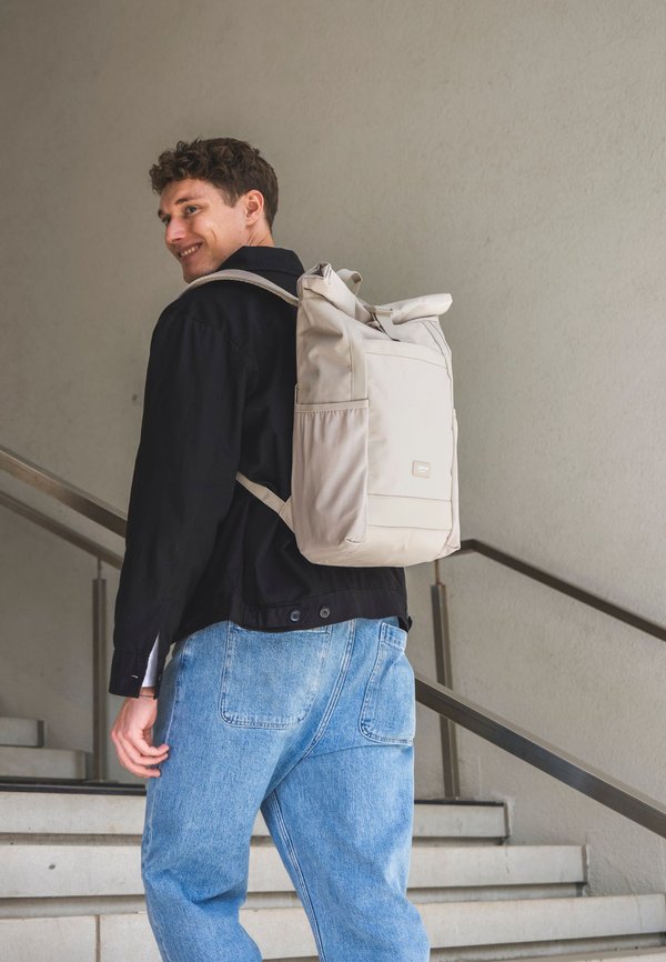 NO 2 - Tagesrucksack - sand