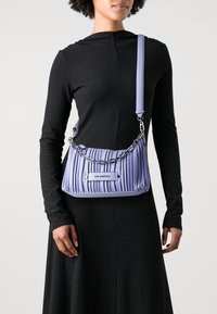 KARL LAGERFELD SMALL KUSHION - Torbica - sweet lavender