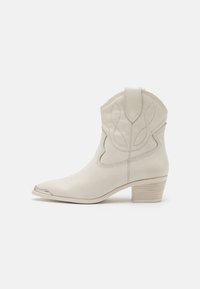 VALLEY - Cowboy/biker ankle boot - open white
