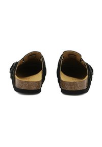 Černé semišové sandály s korkovou stélkou a nastavitelnými popruhy. Otevřený zadní design s plochou podrážkou, vhodné pro neformální nošení.