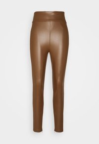 Leggings in finta pelle marrone con vita alta, silhouette aderente e cerniere alla caviglia. Texture liscia e finitura lucida.