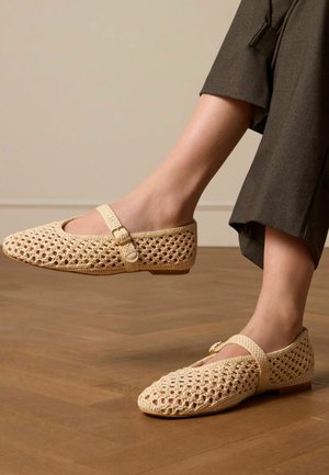 Ankle strap ballet pumps - beige
