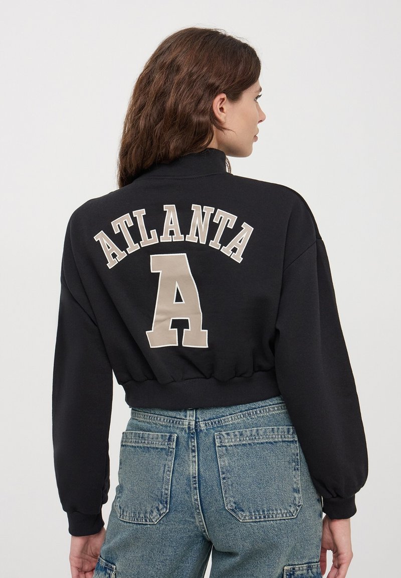 Terranova CROP A COLLO ALTO CON HALF ZIP E STAMPA COLLEGE - Felpa - nero
