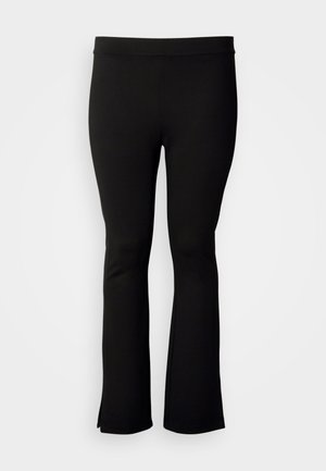 Črne hlače na zvonec iz elastičnega blaga z gladko teksturo. Imajo širok pas in stranske reže na spodnjem robu.